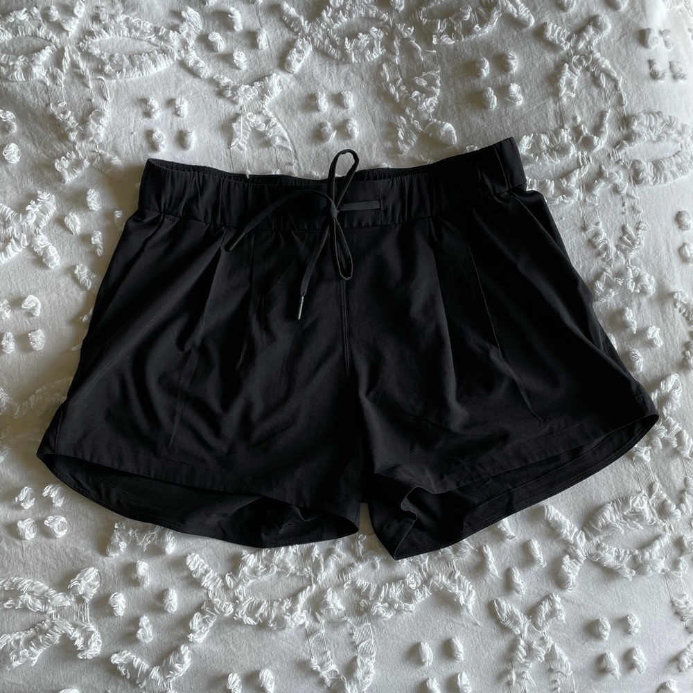 Lululemon On the Fly shorts 2.5 inseam, size 4